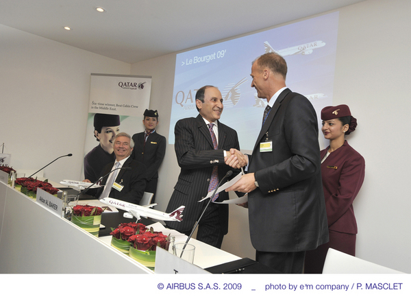 Signature d'un contrat par Qatar Airways portant sur des A320