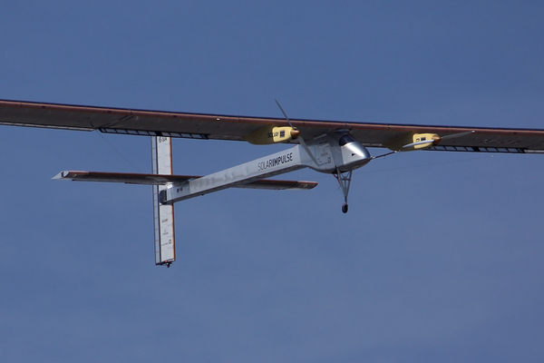 Solar Impulse atterrissant à Genève