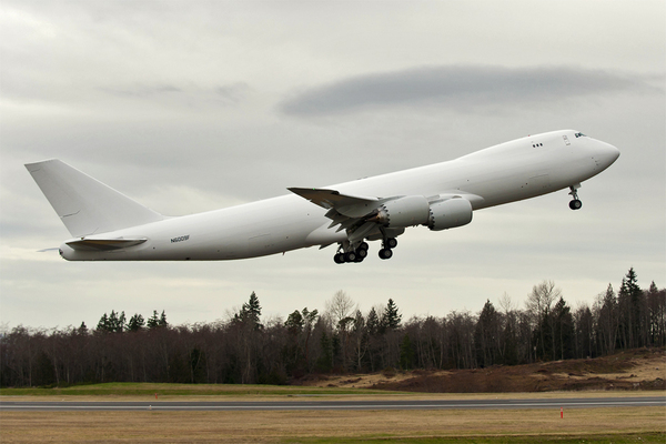 Cinquième Boeing 747-8F au décollage
