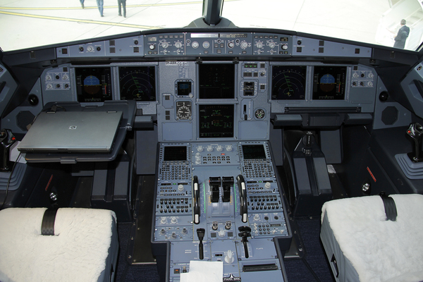 Cockpit d'Airbus A320 à EBACE