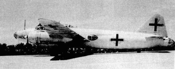 Mitsubishi G4M1 Betty ayant transporté la délégation japonaise de capitulation en 1945