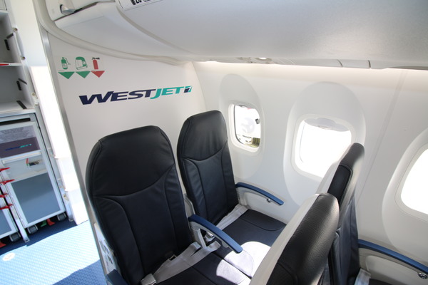 Bombardier Q400 WestJet Encore