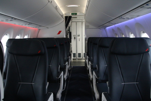 Visite de la cabine de l'Airbus A220 Air France