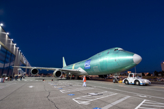 Sortie d'usine du premier Boeing 747-8