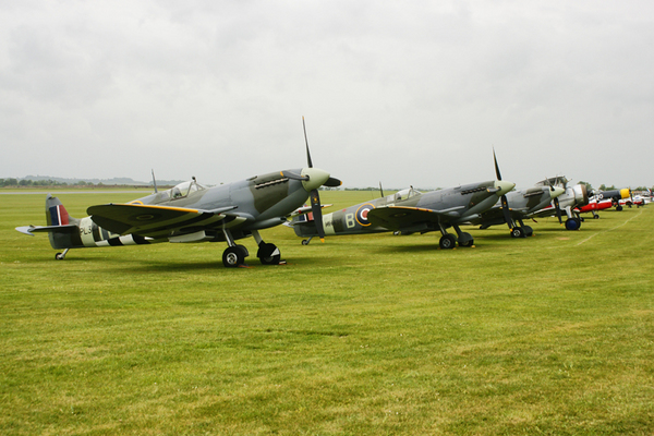 Alignement d'avions au meeting aérien de Duxford