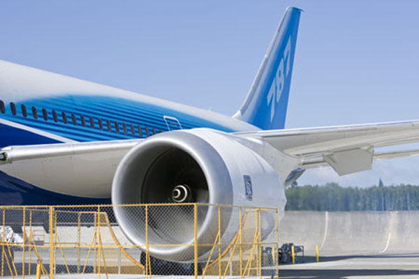 Moteur Rolls-Royce Trent 1000 sous l'aile du premier Boeing 787