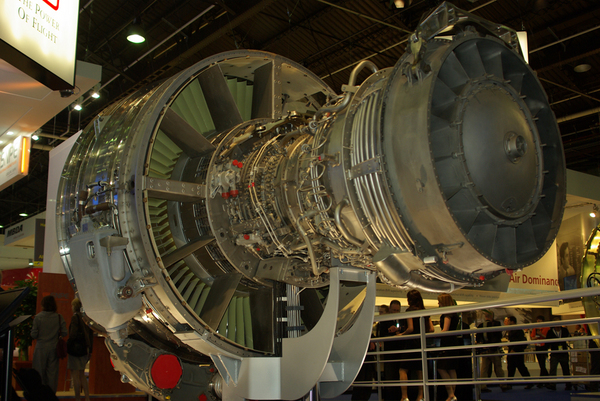 Vue d'un réacteur Snecma sur le stand de Safran au Salon du Bourget 2009 Vue d'un réacteur Snecma sur le stand de Safran au Salon du Bourget 2009