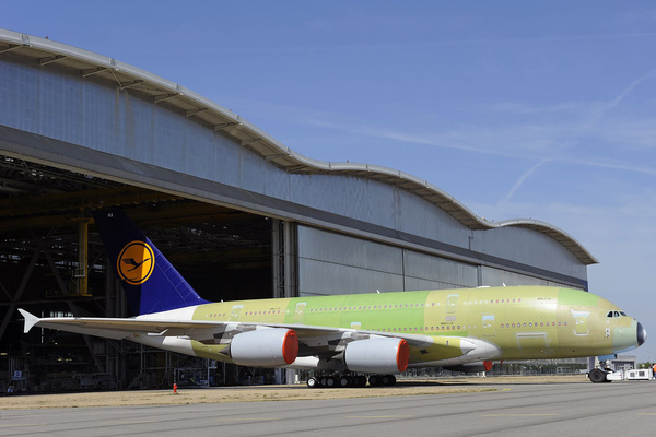 Airbus A380-800 de Lufthansa en sortie d'usine