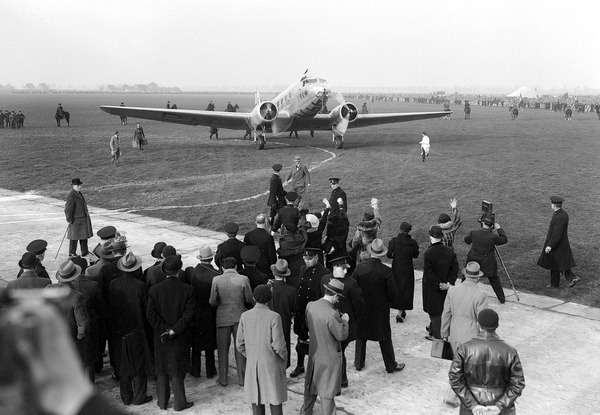 Douglas DC-2 (PH-AJU) de KLM à l'aéroport d'Amsterdam-Schiphol le 21 novembre 1934
