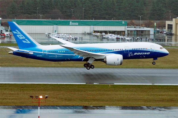 Boeing 787-8 à l'atterrissage