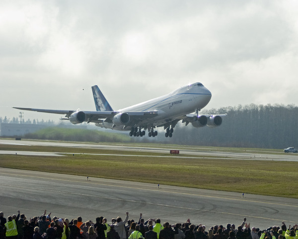 Bpeing 747-8F au décollage Bpeing 747-8F au décollage