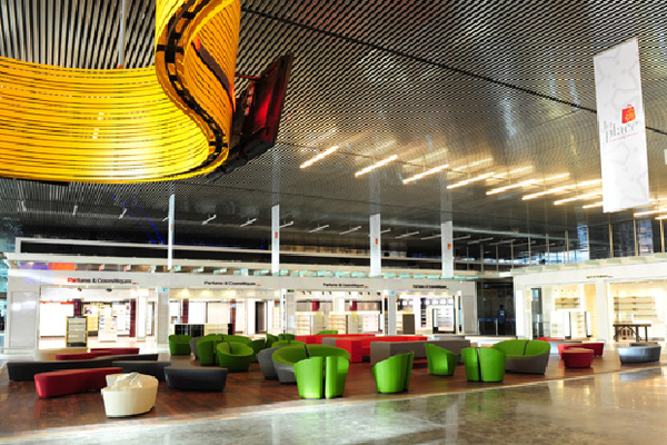 La Place dans le hall D de l'aéroport de Toulouse-Blagnac