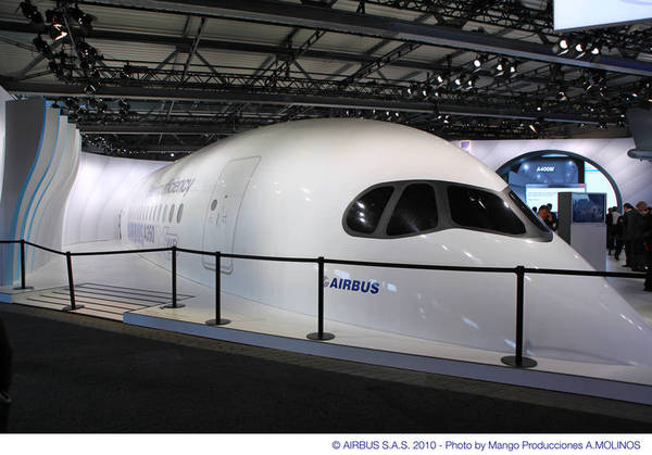Maquette grandeur nature de la cabine de l'Airbus A350 XWB présentée à ILA Berlin 2010