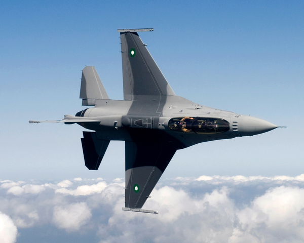 F-16 Pakistanais en vol