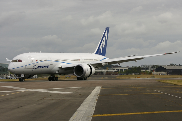 Le Boeing 787-8 au roulage à Farnborough