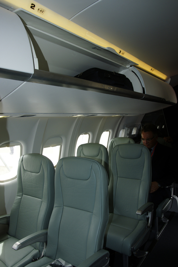 Nouveaux sièges en classe économique dans la cabine de l'ATR 72-600 à Farnborough
