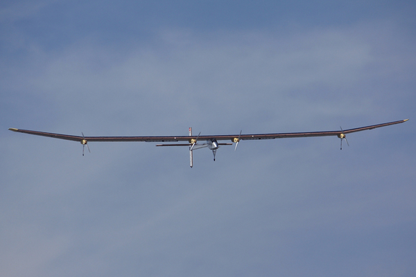 Solar Impulse atterrissant à Genève
