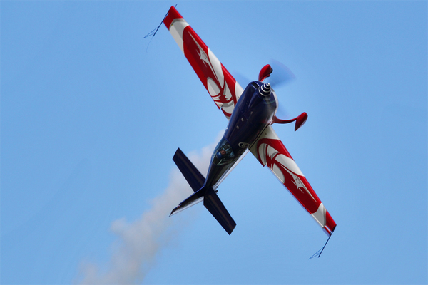 Renaud Ecalle à bord de son Extra 330