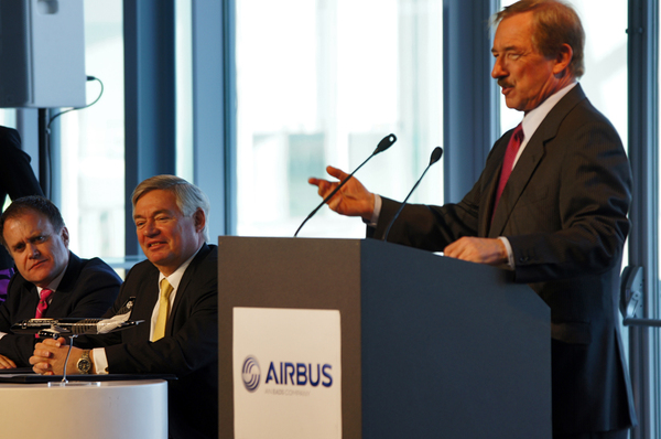 Livraison de l'A320 d'Air New Zealand "Crazy About Rugby" - Steven Udvar-Hazy au pupitre