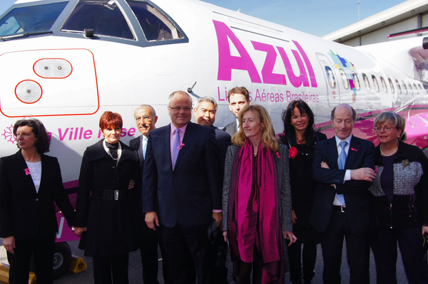 Cérémonie de livraison de l'ATR rose d'Azul contre le cancer du sein