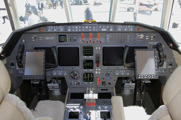 Cockpit du Dassault Falcon 50EX - N701WQ - Guardian Jet, EBACE 2011