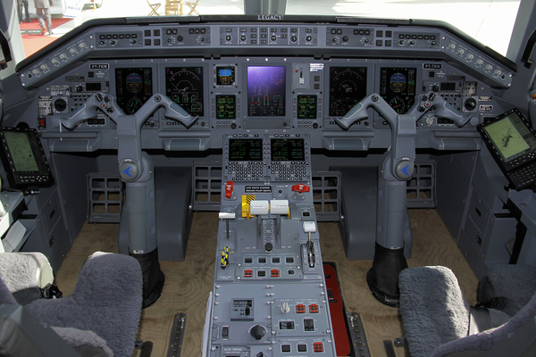Cockpit d'Embraer Legacy 650 à EBACE