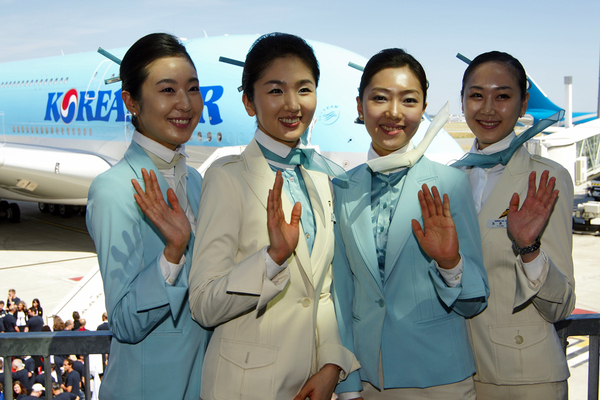 Les hôtesses de la compagnie lors de la livraison du premier A380 à Korean Air