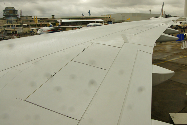 Aile du Boeing 747-8i au salon du Bourget 2011 Aile du Boeing 747-8i au salon du Bourget 2011