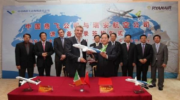 Michael O'Leary de Ryanair avec le PDG de COMAC Jin Zhuanglong