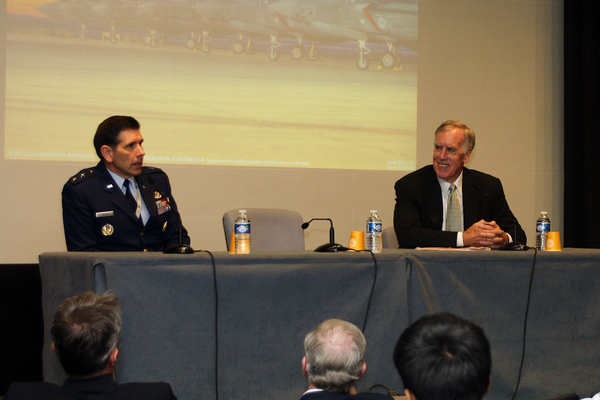 Tom Burbage et C. D. Moore au salon du Bourget 2011