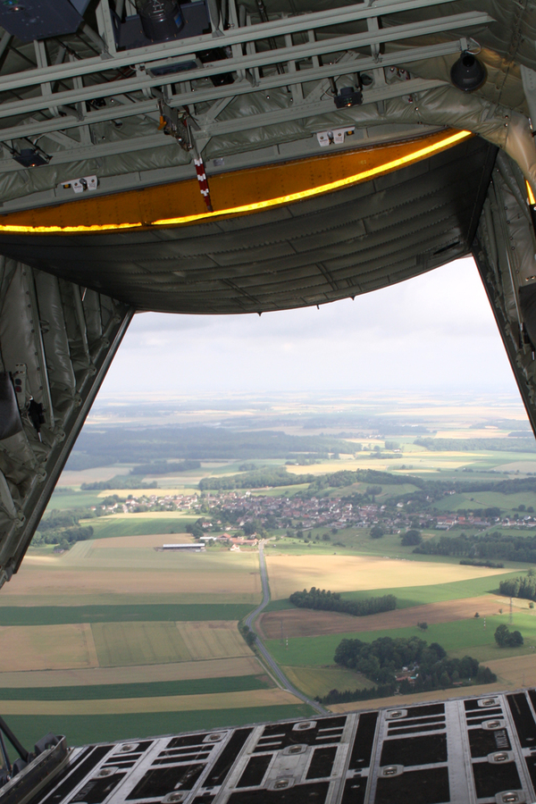 Vol en C130J au Bourget 2011