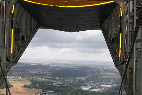 Vol en C130J au Bourget 2011