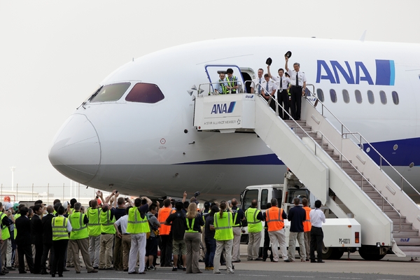 Le Boeing 787, couleurs ANA, est au japon pour effectuer des tests