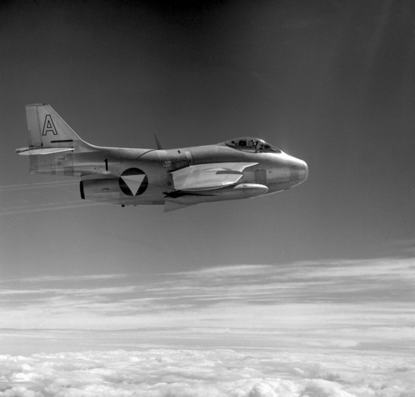 Saab J 29E ou F Tunnan en vol avec réservoir largable Saab J 29E ou F Tunnan en vol avec réservoir largable