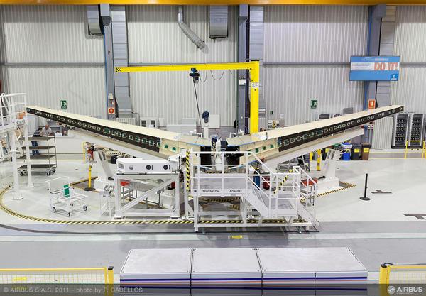 Premier stabilisateur horizontal de l'A350 assemblé par Airbus à Getafe en Espagne