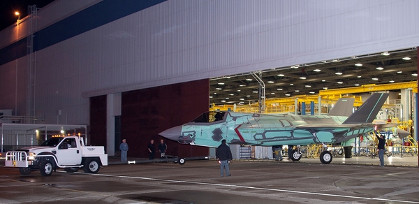 Sorti d'usine de premier F-35 britannique (F-35B BK-1)