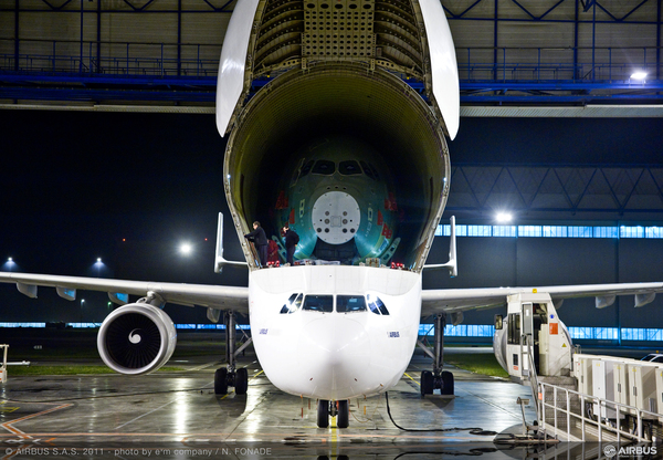 La section avant de l'Airbus A350 arrivant à Toulouse par Beluga