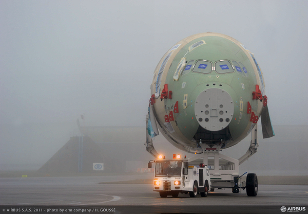 La section avant de l'Airbus A350 arrivant à Toulouse