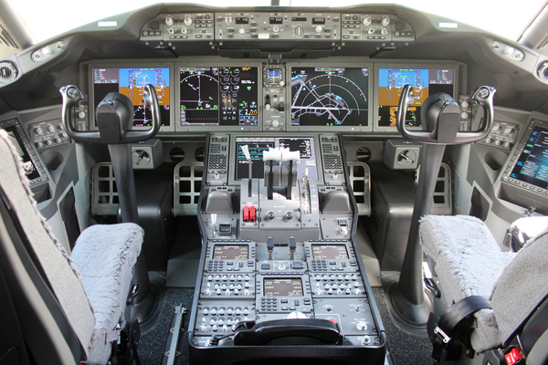 cockpit 787