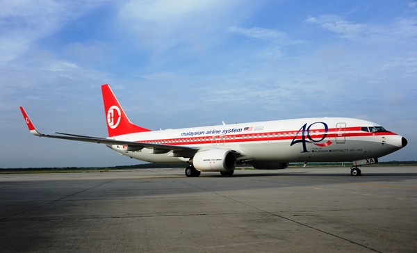 Boeing 737 Malaysia Airlines couleur rétro