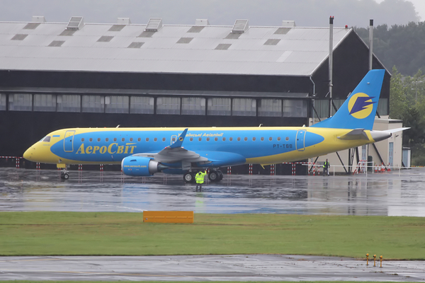 Embraer ERJ-190 Aerosvilt Ukrainian Airlines