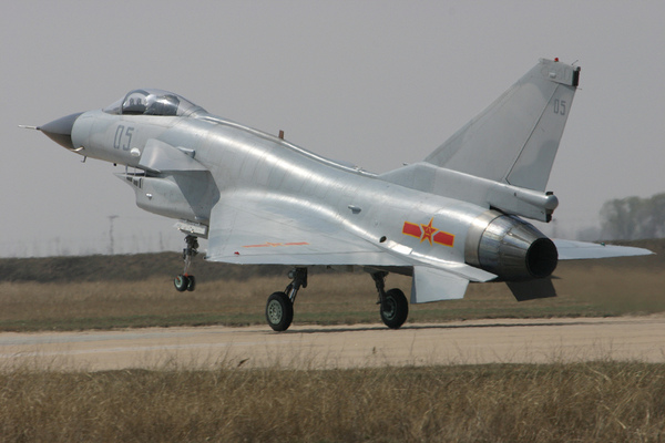 Chengdu J-10A à l'atterrissage