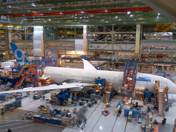 Premier Boeing 787-9 en cours d'assemblage final