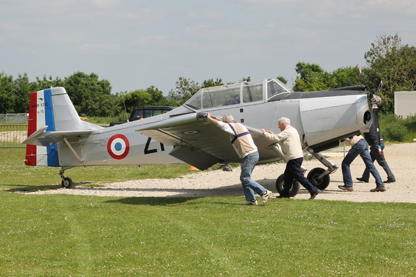 Préparatifs meeting Cerny - La Ferté-Alais 2014