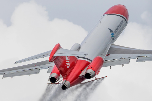 Boeing 727 Oil Spill Response