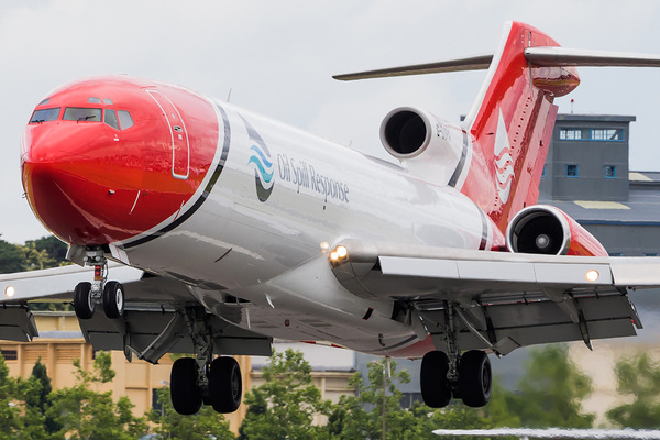 Boeing 727 Oil Spill Response