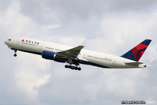 Boeing 777-200 Delta 