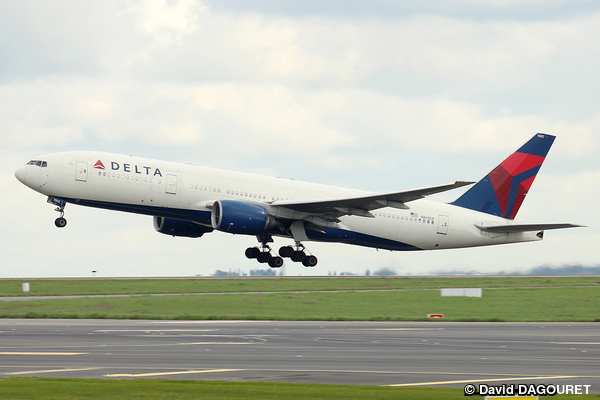 Boeing 777-200 Delta 