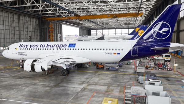 Airbus A320 Lufthansa "SayYesToEurope"