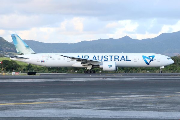 Boeing 777-300ER Air Austral